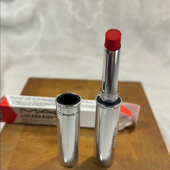 NWT MAC lipstick in gutsy, and NYX contour pallet - Picture 7 of 8